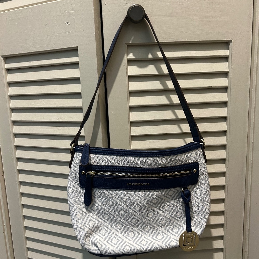NWOT LIZ CLAIBORNE Shoulder Purse Soft Grey and White Design Navy Trim